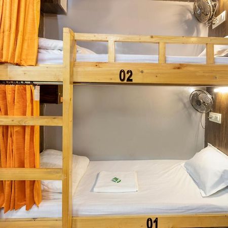 Sunrise Hostel Dormitory ムンバイ エクステリア 写真