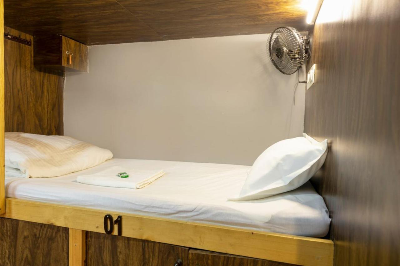 Sunrise Hostel Dormitory ムンバイ エクステリア 写真